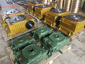 PWKO平面二次包絡(luò)環(huán)面蝸桿減速機(jī)